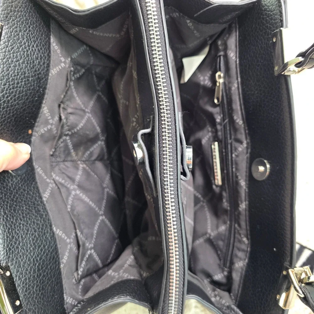 Steve Madden Matteo Satchel Bag Black Logo Embossed Crossbody‎ Excellent